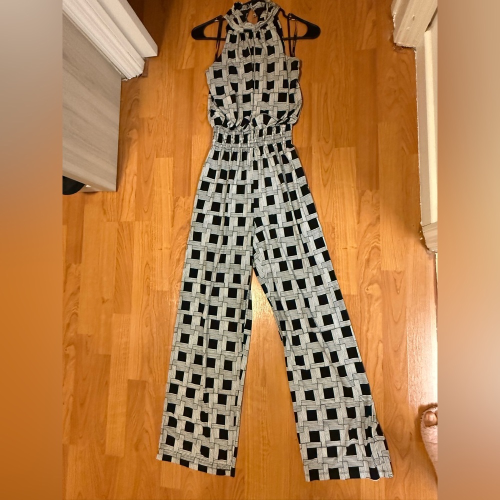 Stylish Black and White Jumpsuit - Picture 4 of 4